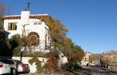 White house in Jerome Arizona